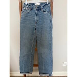 Ambercrombie & Fitch | High Rise 90s Relaxed Jean